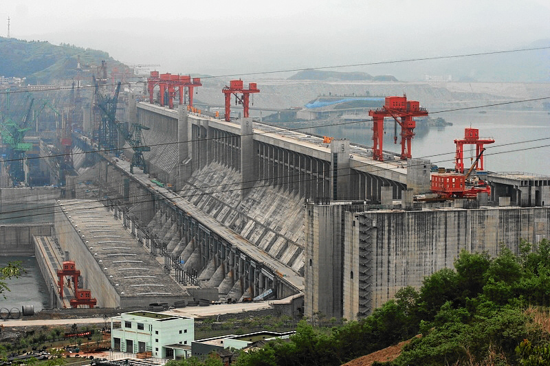 Three Gorges Dam from aerial view (Wikimedia, 2006) 