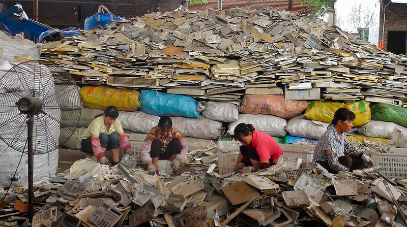 Image of women sorting plastic for melting in outskirts of Guangzhou